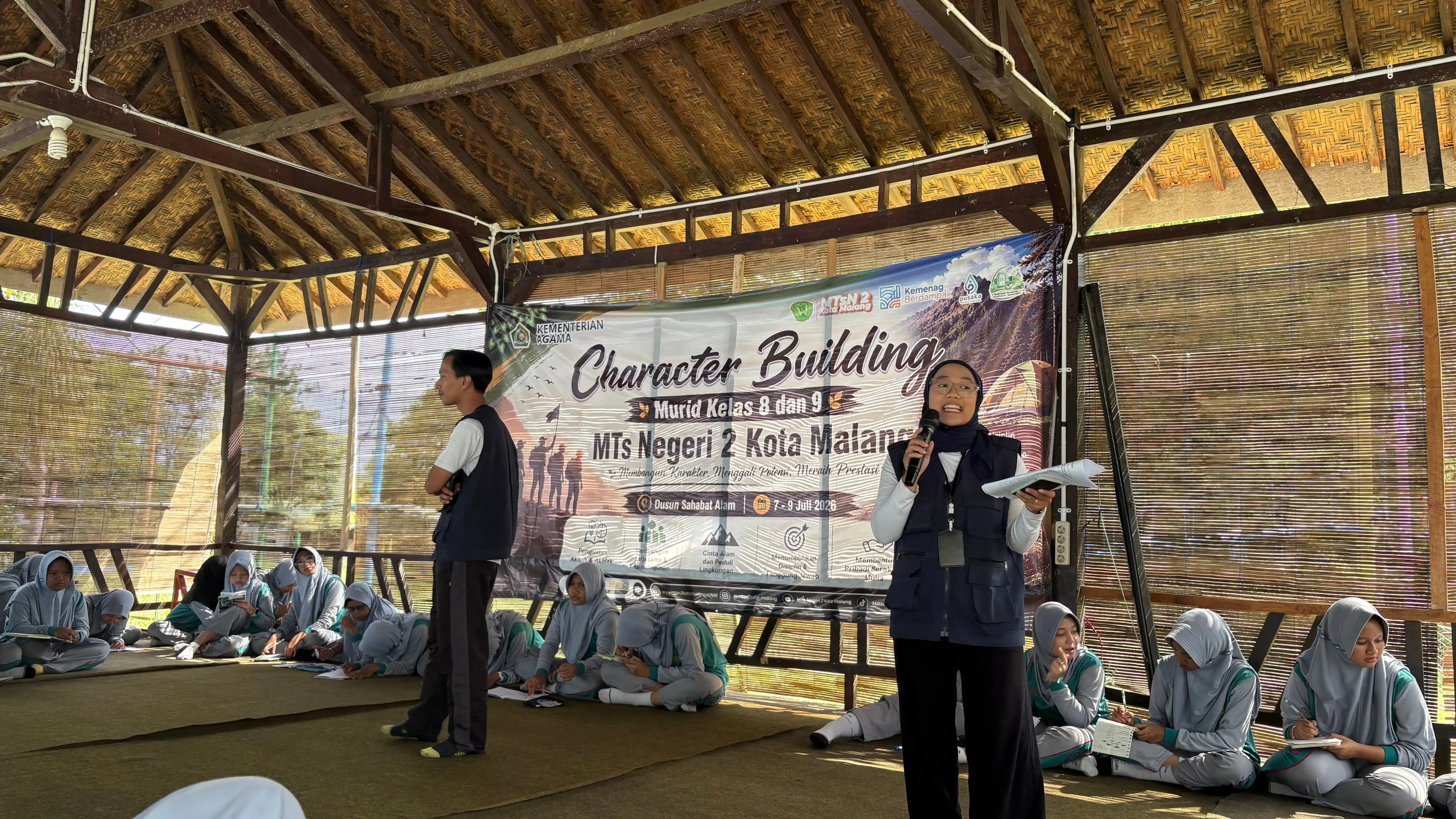 Character Building Siswa Kelas 8 dan 9 Tahun Pelajaran 2026/2027 - Foto 1
