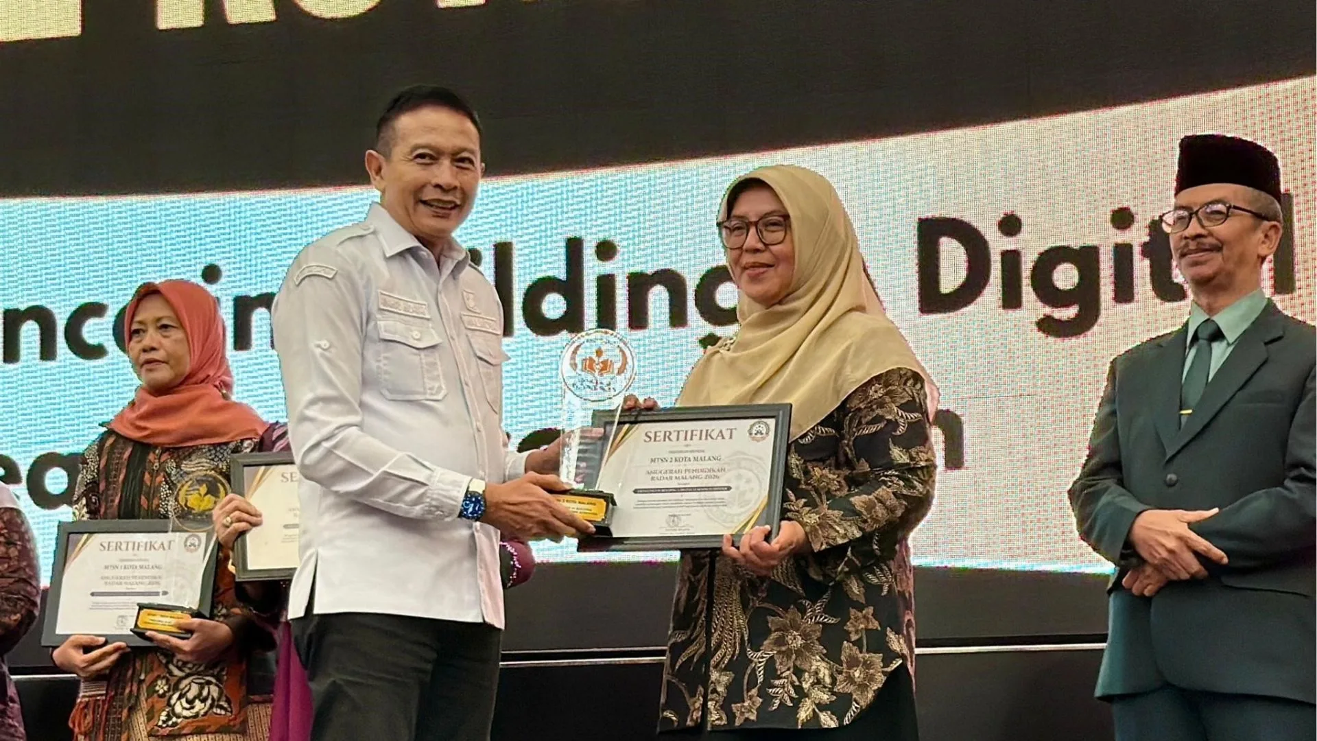 MTsN 2 Kota Malang Raih Anugerah Pendidikan 2026 Jawa Pos Radar Malang, Teguhkan Komitmen Membangun Ekosistem Pembelajaran Digital