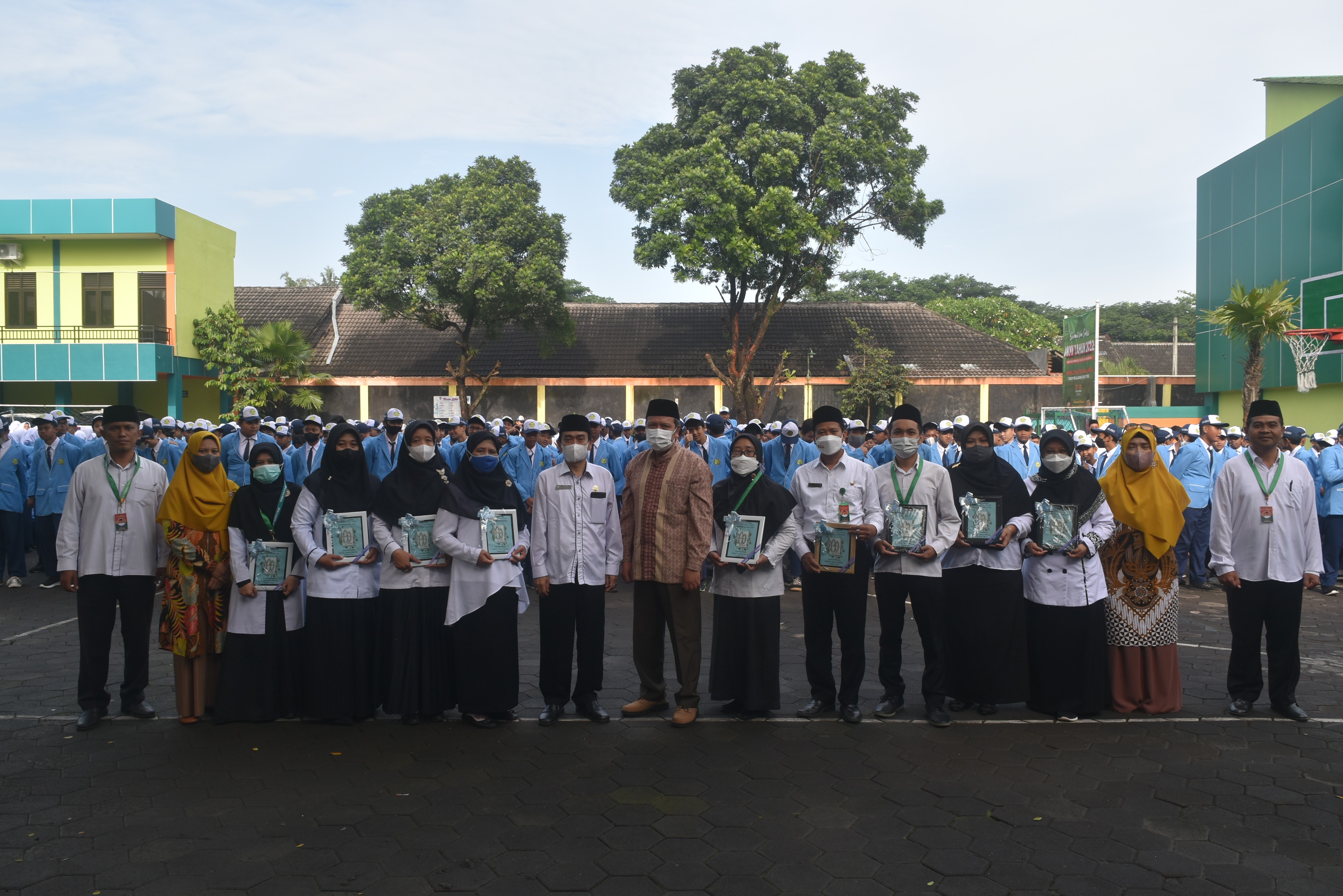 MTsN 2 Kota Malang, Gelar Penganugrahan Guru Berprestasi di Upacara Hari Guru Nasional 2022