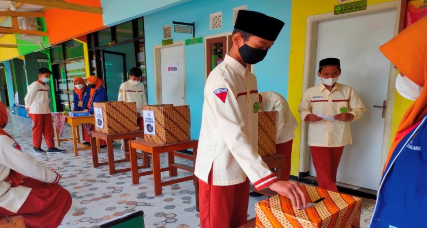 MTsN 2 Kota Malang Gelar Pesta Demokrasi Pemilihan Pengurus OSIS