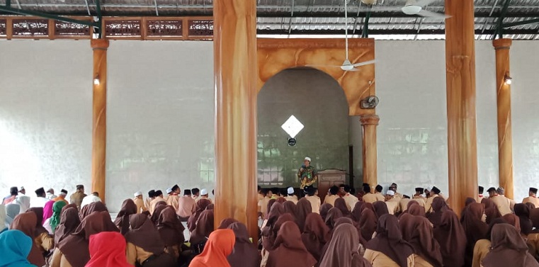 Jelang UN, MTsN 2 Kota Malang Istighotsah Bersama Wali Murid