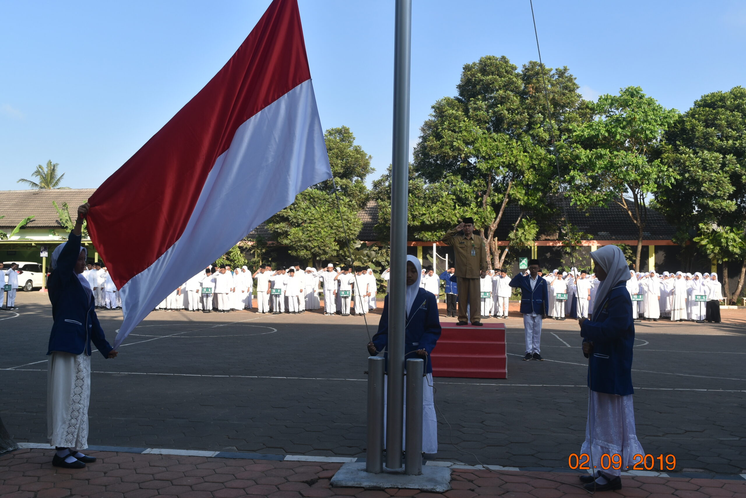 Kenakan Busana Putih, Peserta Didik MTsN 2 Kota Malang Peringati Tahun Baru Islam