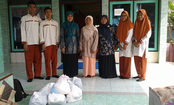 MTsN 2 Kota Malang Berbagi Kasih dengan Zakat