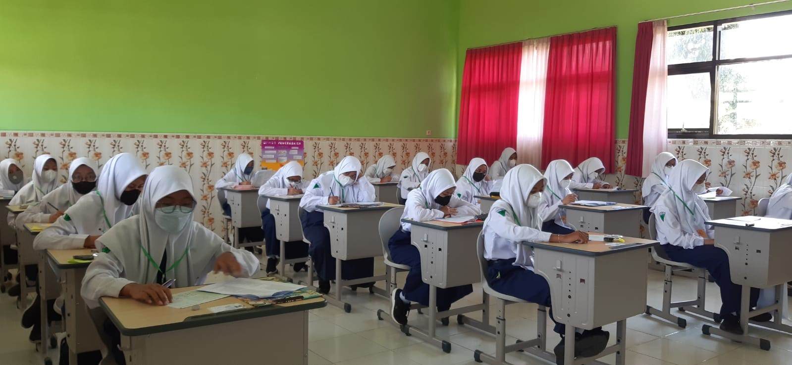 Ukur Kompetensi Siswa MTs Negeri 2 Kota Malang Melaksanakan Ujian Madrasah