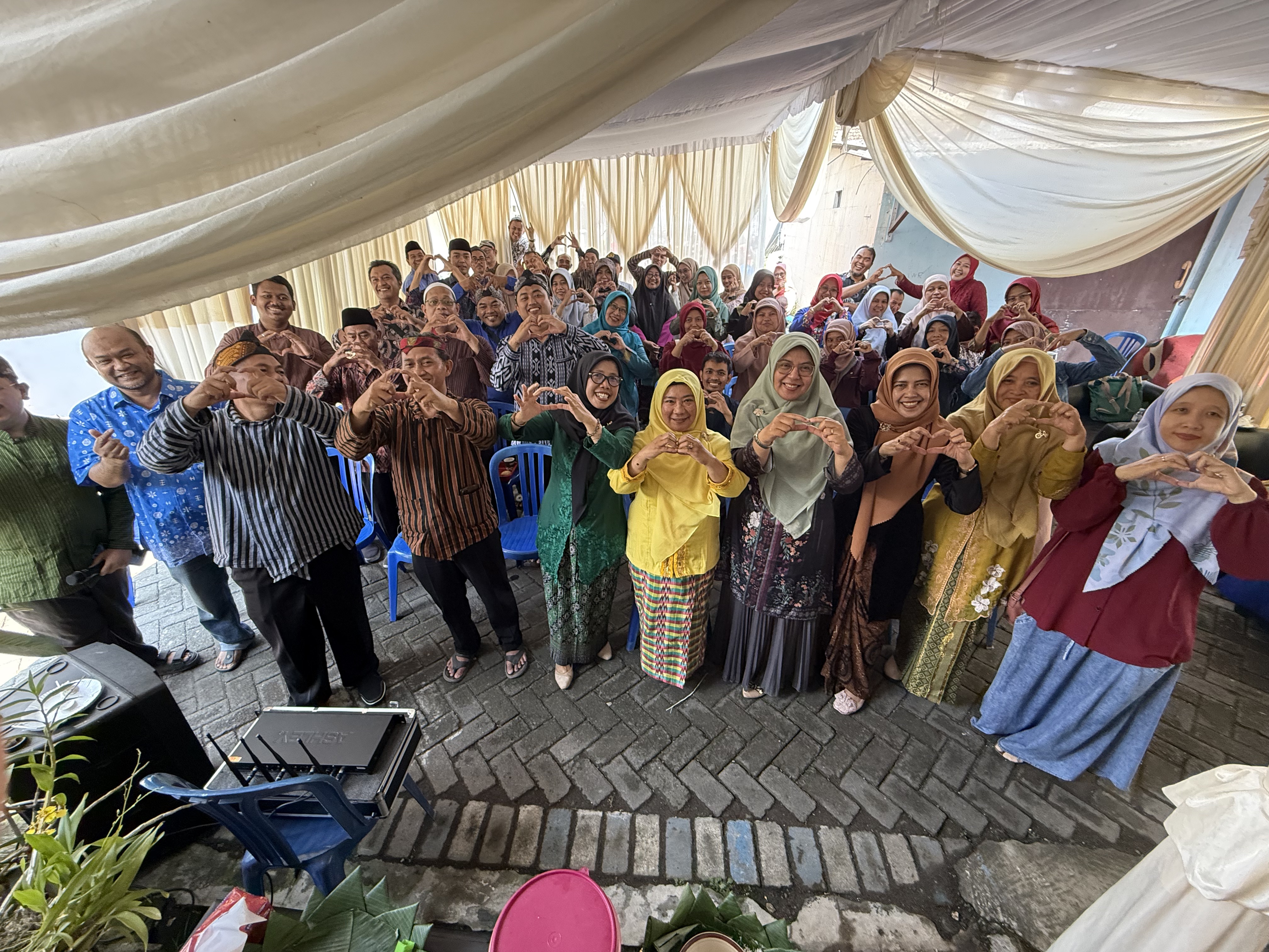 Guyup Rukun Saklawase: Hangatnya Anjangsana Keluarga Besar MTsN 2 Kota Malang
