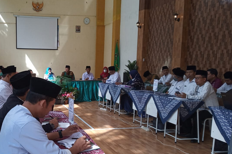Staf Pimpinan MTsN 2 Kota Malang Ikuti Penguatan Kinerja Madrasah Tingkatkan Budaya Kerja di Lingkungan Kantor Kementerian Agama Kota Malang