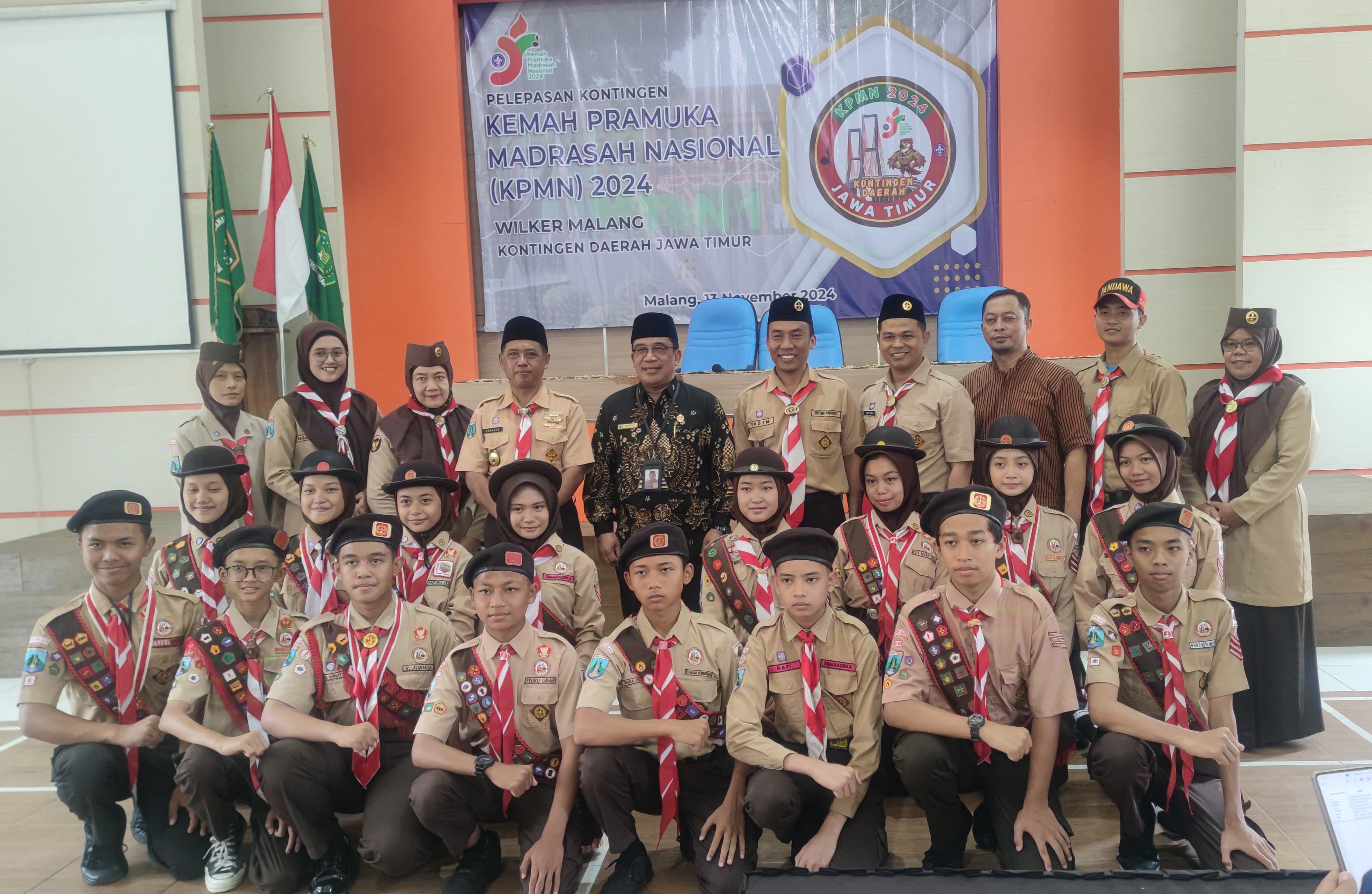 Kontingen MTsN 2 Kota Malang ikut serta dalam Pengukuhan dan Pelepasan Kontingen Kemah Pramuka Madrasah Nasional (KPMN) 2024 Wilayah Kerja (WILKER) Malang