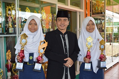 Hebat, Sikembar MTsN 2 Kota Malang Juara Olimpiade MIPA di Final Regional
