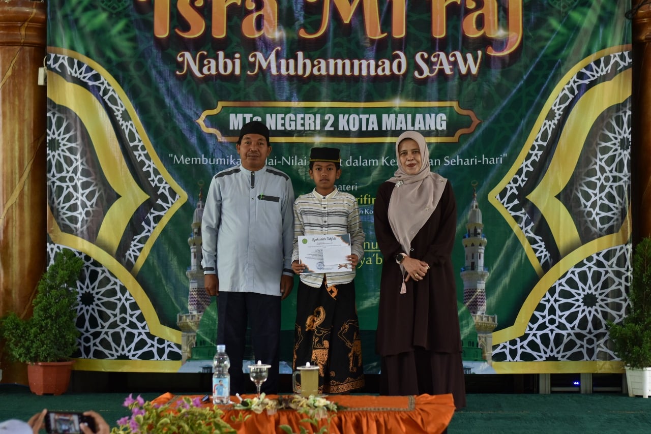 Menghidupkan Nilai Shalat MTsN 2 Kota Malang Gelar Peringatan Isra' Mi'raj dengan Semangat Spiritual