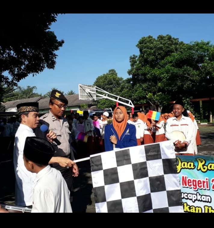 Jelang Ramadan, Ratusan Siswa MTsN 2 Kota Malang Gelar Pawai