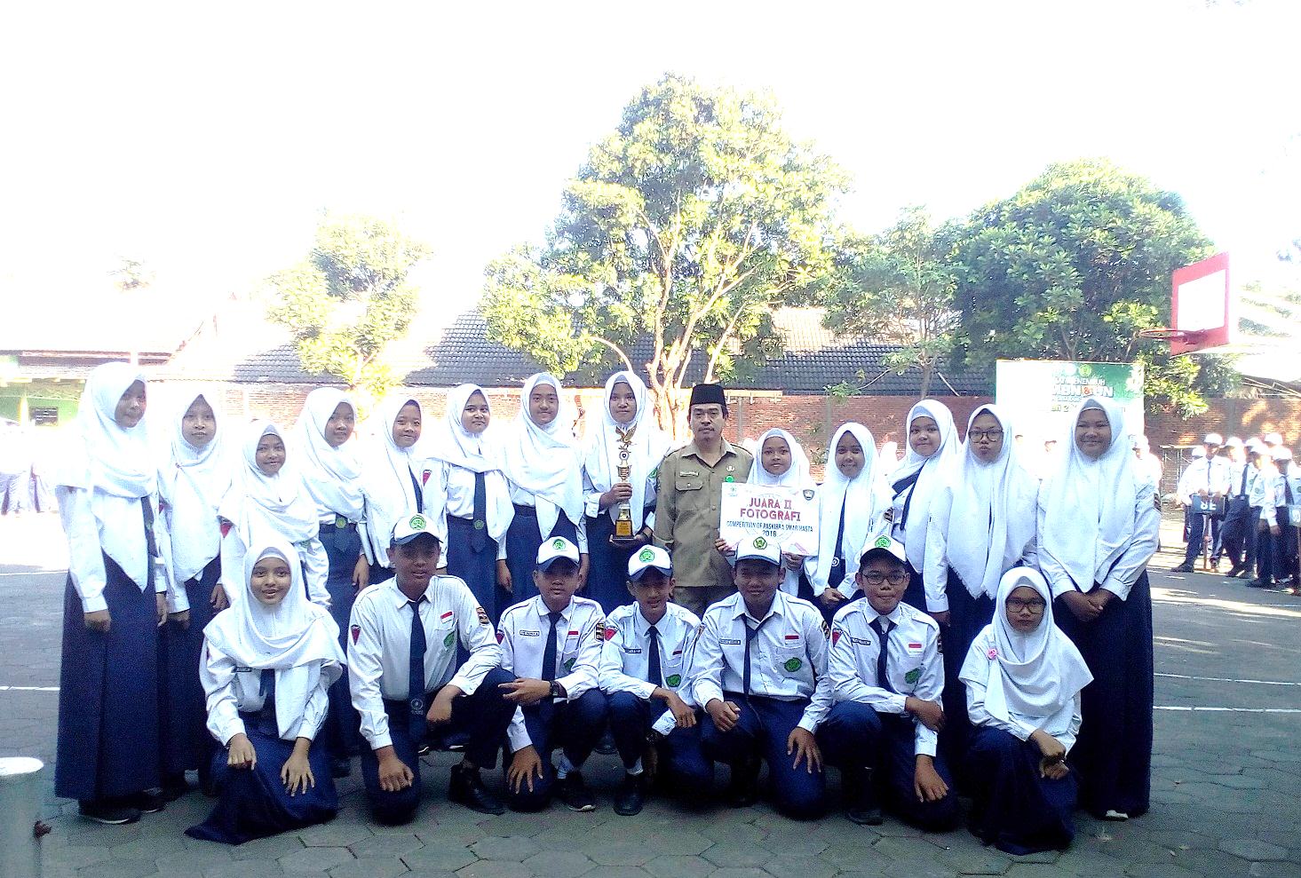 PASKIBRA MTsN 2 Kota Malang Raih Juara 2 Fotografi