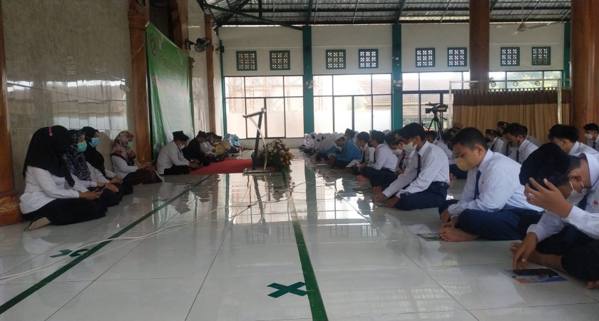 Meneladani Akhlak Rosulullah