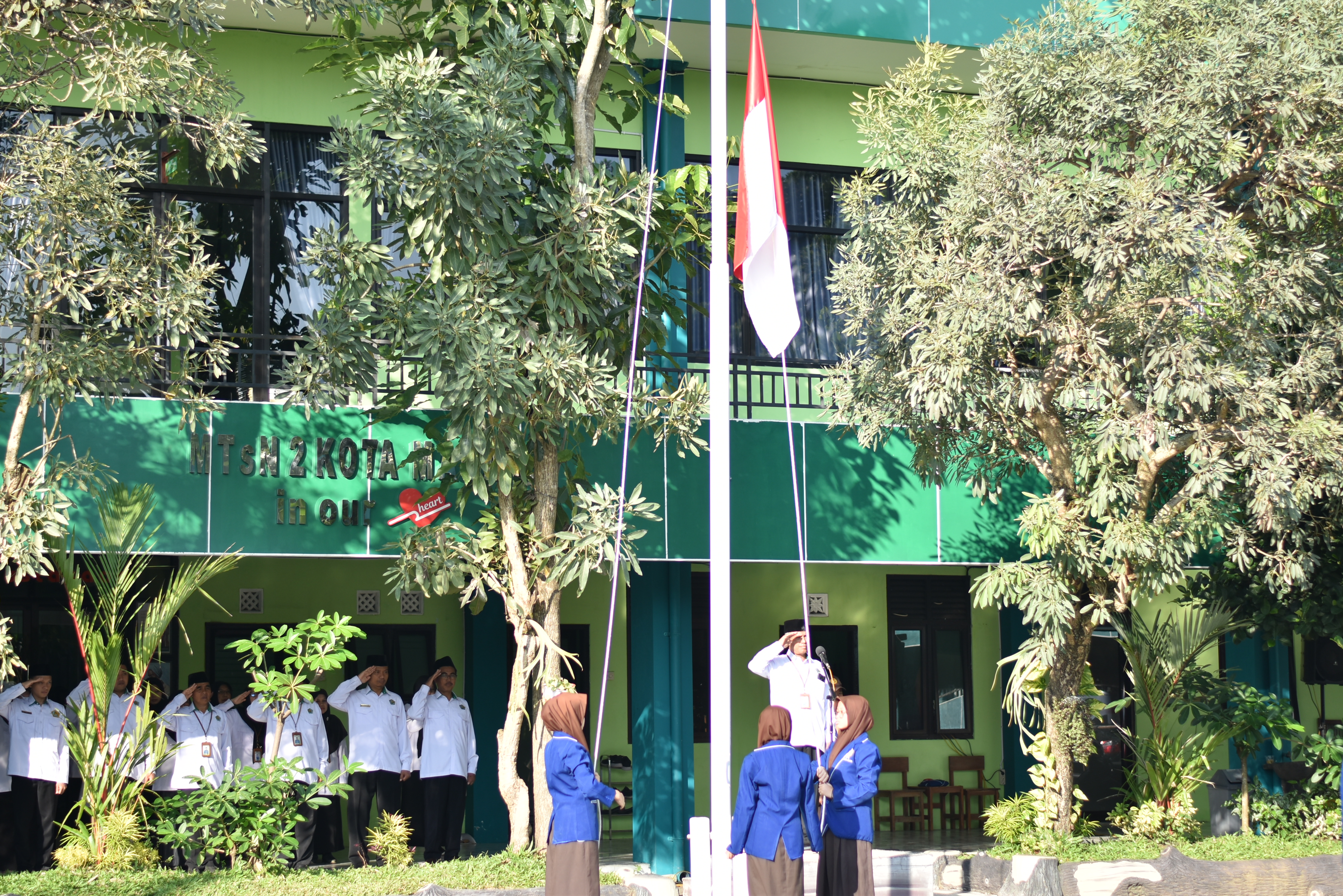 Gelorakan Semangat Kebangsaan MTsN 2 Kota Malang Rayakan Hari Lahir Pancasila 2025 dengan Penuh Khidmat dan Patriotisme