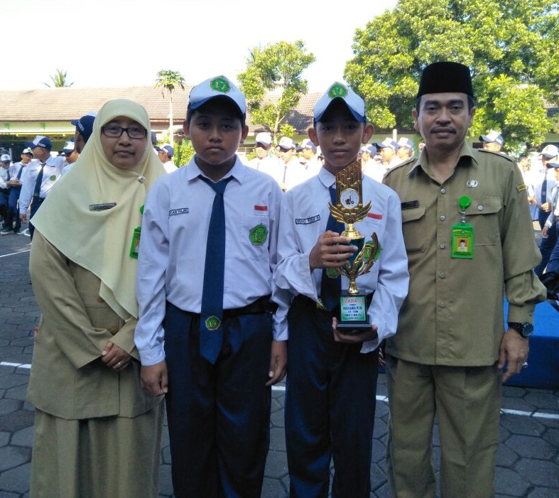 Tim Pramuka MTsN 2 Kota Malang Juara 2 Lomba Hasta Karya