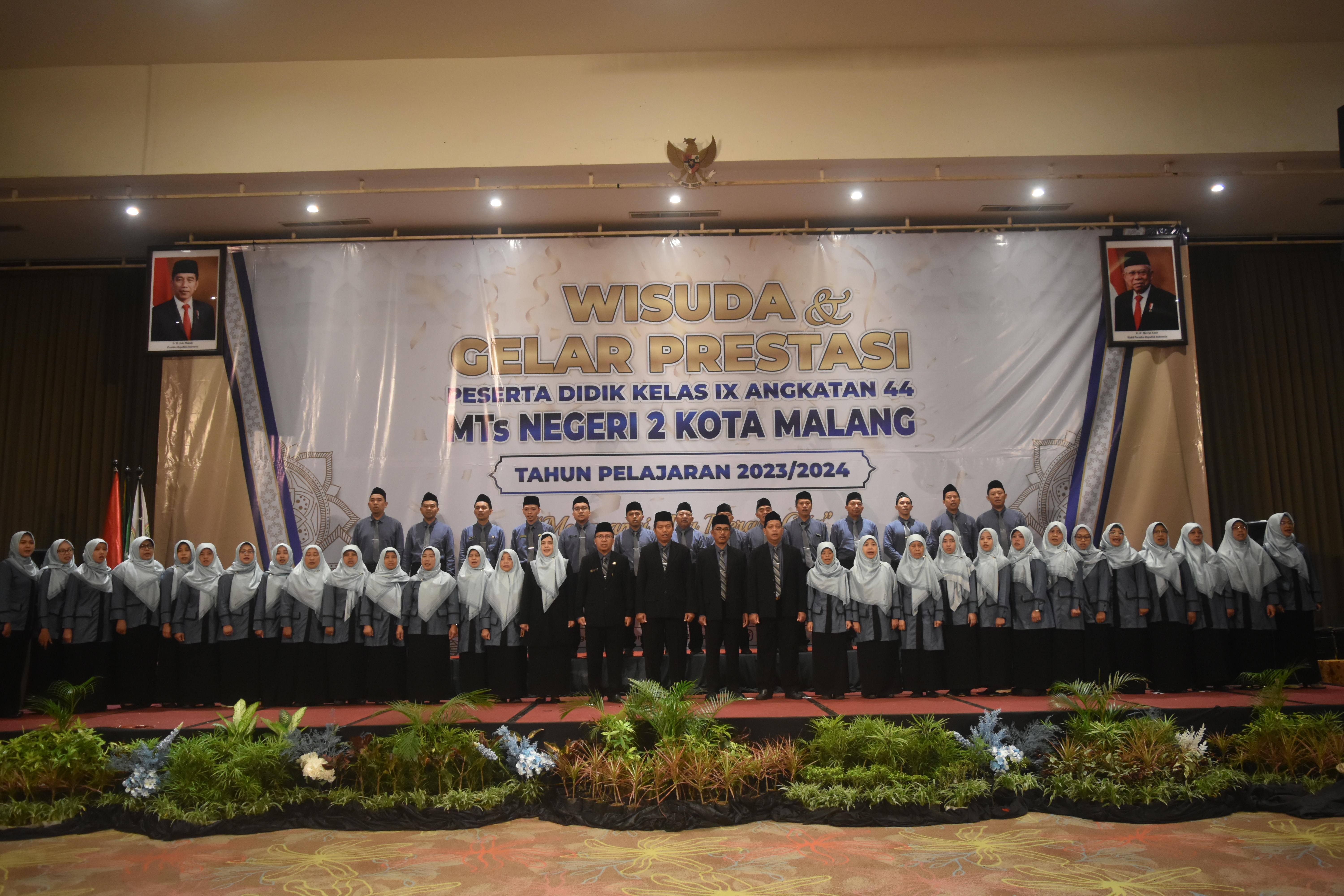 Jadikan Wisuda sebagai Pintu Utama dalam Menuntut Ilmu pada Wisuda dan Gelar Prestasi Peserta Didik Kelas IX Angkatan 44 MTsN 2 Kota Malang