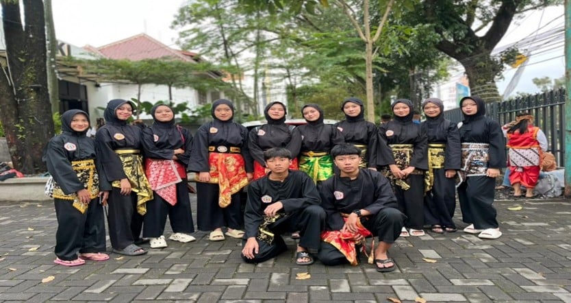 Aksi Spektakuler Tapak Suci MTsN 2 Kota Malang Pukau Puluhan Ribu Penonton di Pembukaan PORPROV Jatim IX 2025