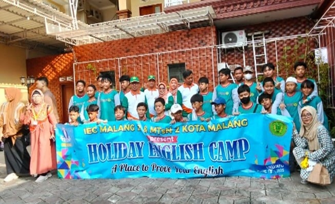 Holiday English Camp 2025 Bilingual StudentsMTsN 2 Kota Malang Buktikan Kemampuan Berbahasa Inggris Lewat Kegiatan Seru di Villa Gilia
