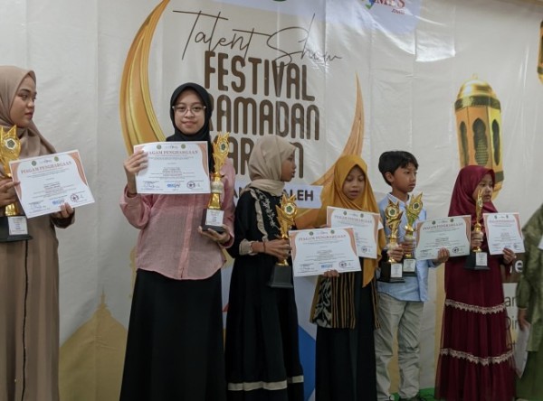 Juara 1 Lomba Puisi Kategori SMP/MTs Miliki 5 Buku Antologi Puisi