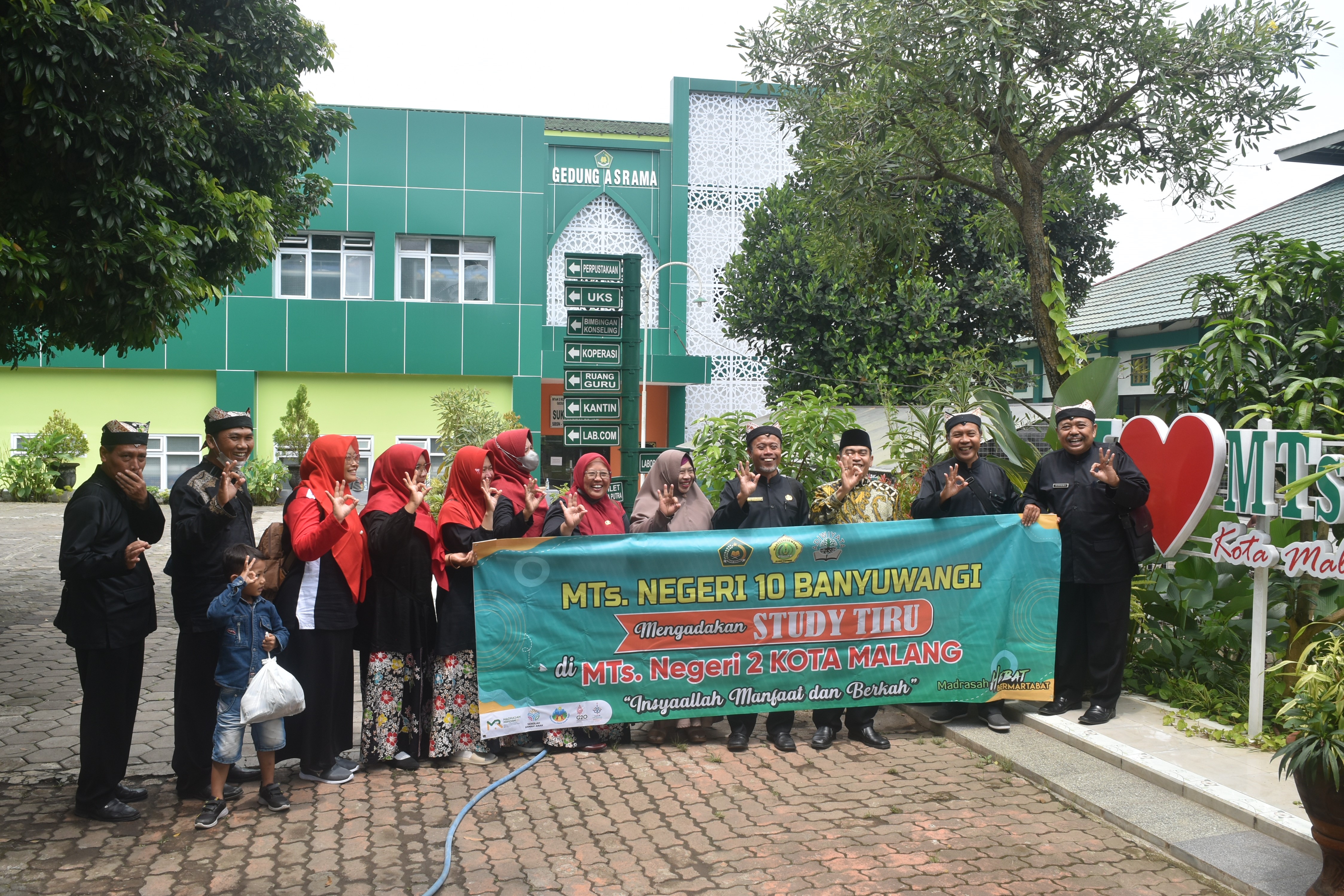Ma’had Nawaina MTsN 2 Kota Malang Terima Tamu Study Banding dari MTsN 10 Banyuwangi