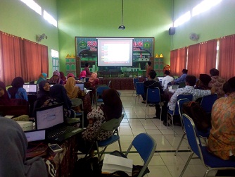 MTsN 2 Kota Malang Ikuti Workshop Penulisan Soal Hots