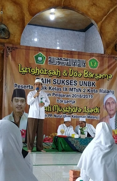 MTsN 2 Kota Malang Haturkan Doa Beriringan Tangis