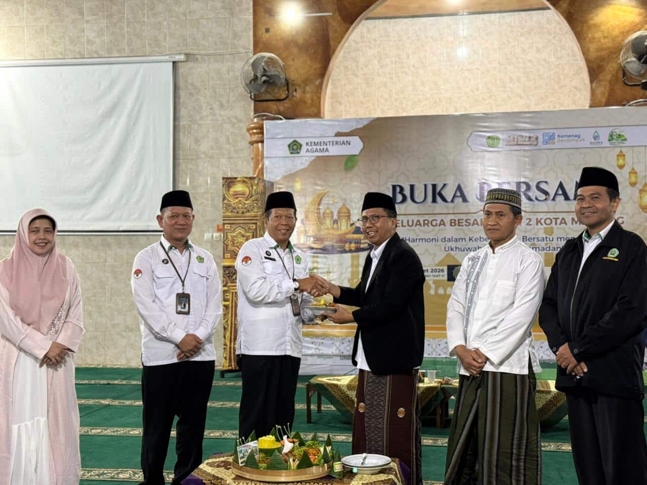 Mengukir Keberkahan Ramadan: Silaturahmi dan Syukur Milad ke-48 Warnai Buka Bersama Keluarga Besar MTsN 2 Kota Malang