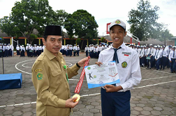 Siswa MTsN 2 Kota Malang Raih Medali Emas Badminton Unior Cup 4 Se-Jawa Bali