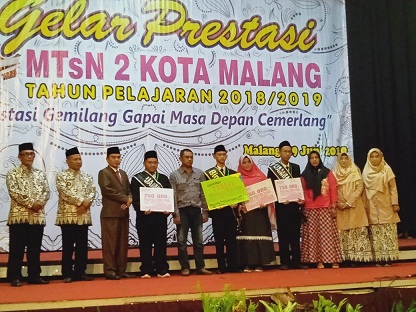 Wisuda MTsN 2 Kota Malang, Raih Prestasi Gemilang, Gapai Masa Depan Cemerlang!