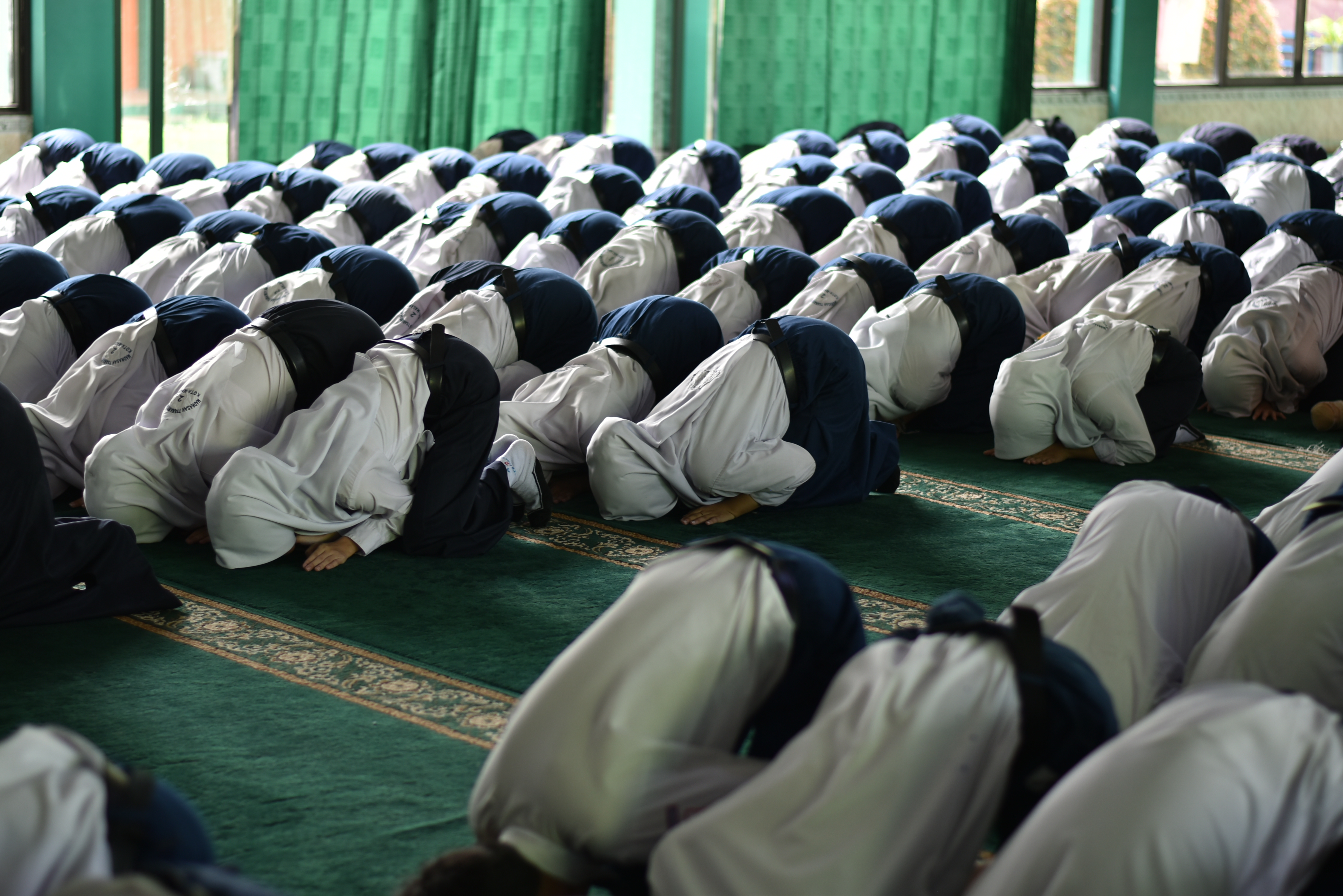 Harukan dan Penuh Makna, Pengumuman Kelulusan Kelas IX MTsN 2 Kota Malang Diwarnai Sujud Syukur dan Salam Perpisahan
