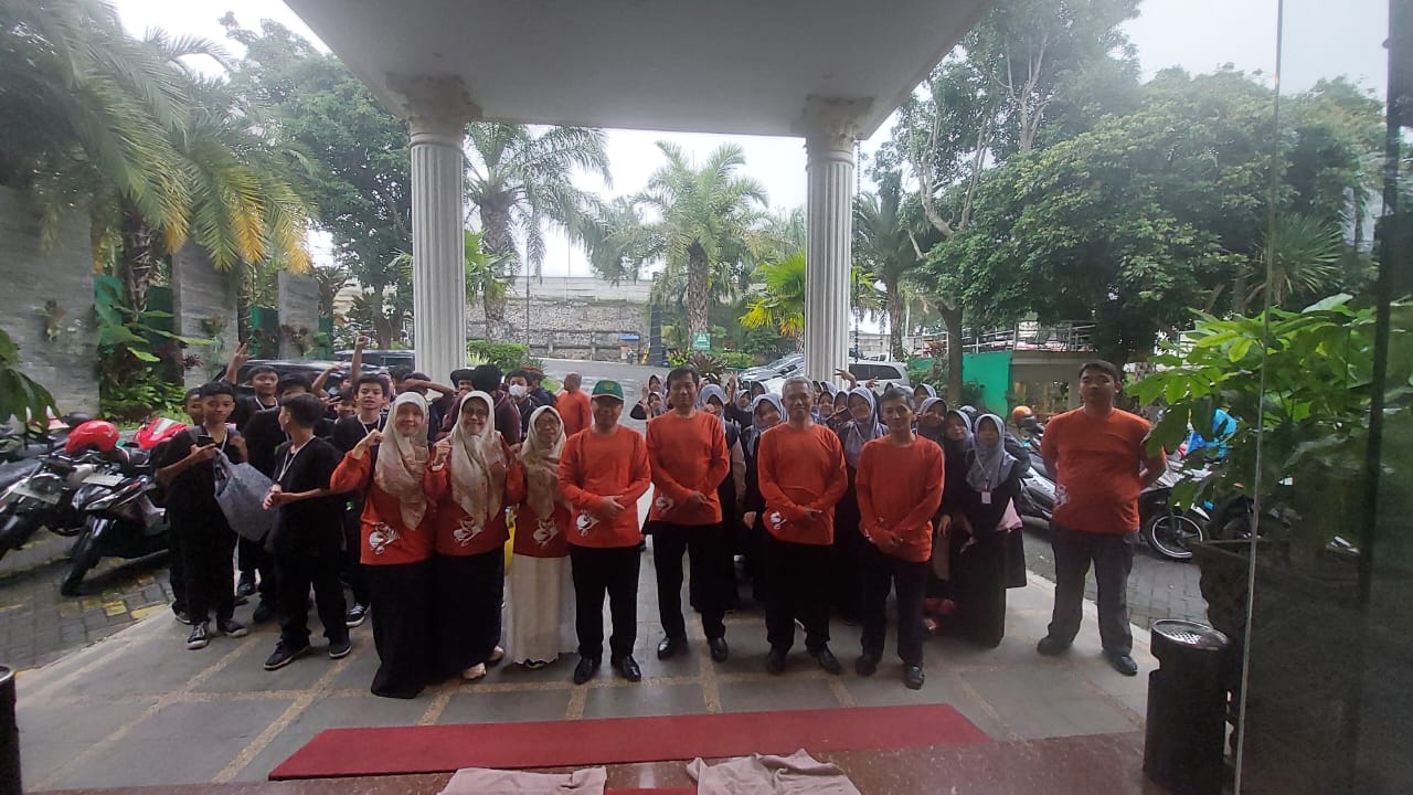 “Live Your English” English Camp MTsN 2 Kota Malang Bangun Kepercayaan Diri Peserta Didik dalam Lingkungan 100% English