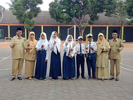 Dua Piala Jakoprada Menambah Prestasi MTsN 2 Kota Malang