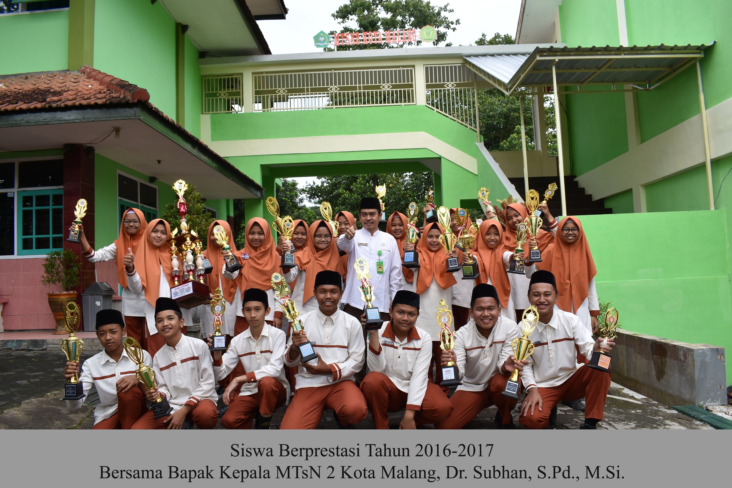 Siswa Berprestasi MTsN 2 Kota Malang Tahun 2016-2017